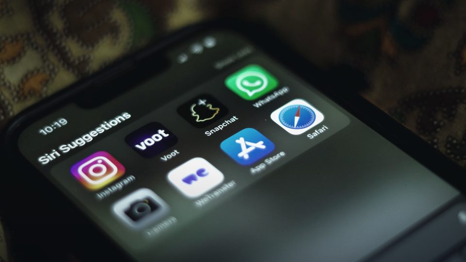 Установите приложение из App Store
